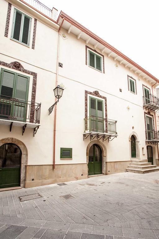 ホテル Palazzo Pagliaro サント・ステーファノ・ディ・カマストラ エクステリア 写真